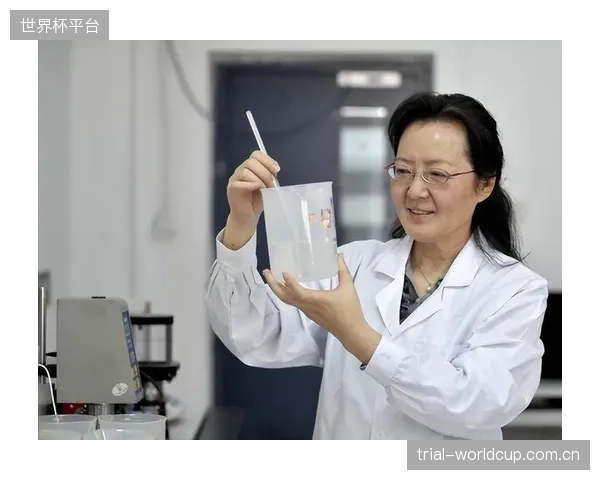 在全社会日益关注可持续发展的背景下，体育用品行业对于高性能但难以降解的芳纶复合材料废弃物的处理问题，至今未能给出一个清晰的解决方案